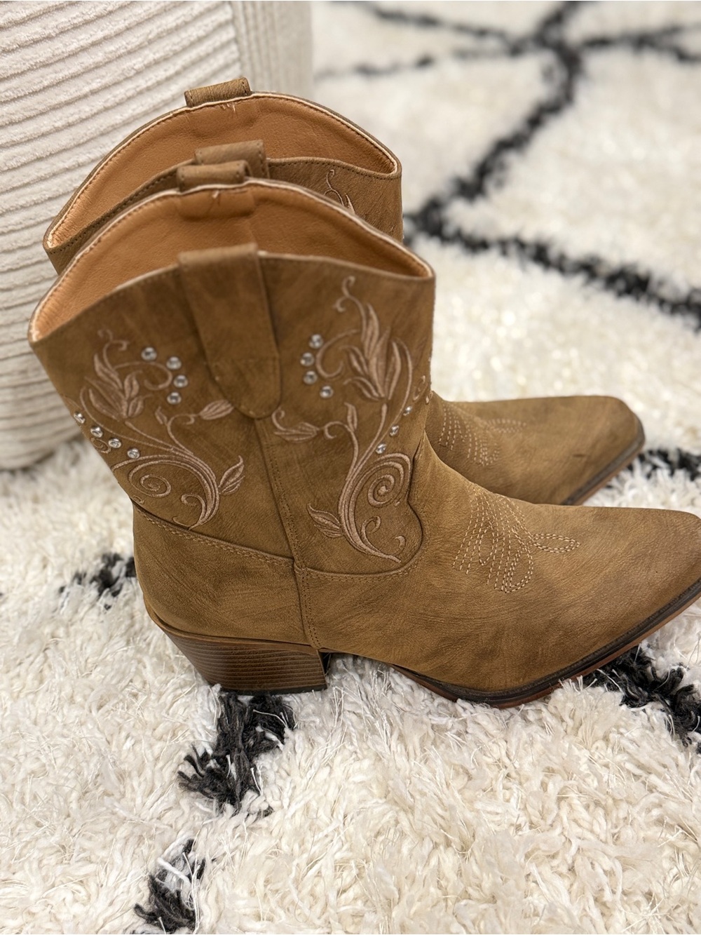 IUV Cowboy Boots Women Size 8 Brown Rhinestone Western Cowgirl Ankle Boots - Picture 8 of 12